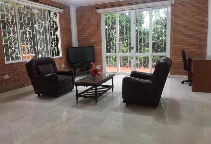 酒店 Kaliawiri Bird Lodge & Reserve