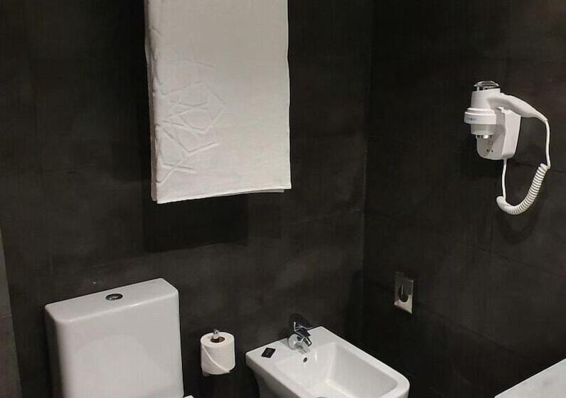 בית מלון כפרי Nour Plazza