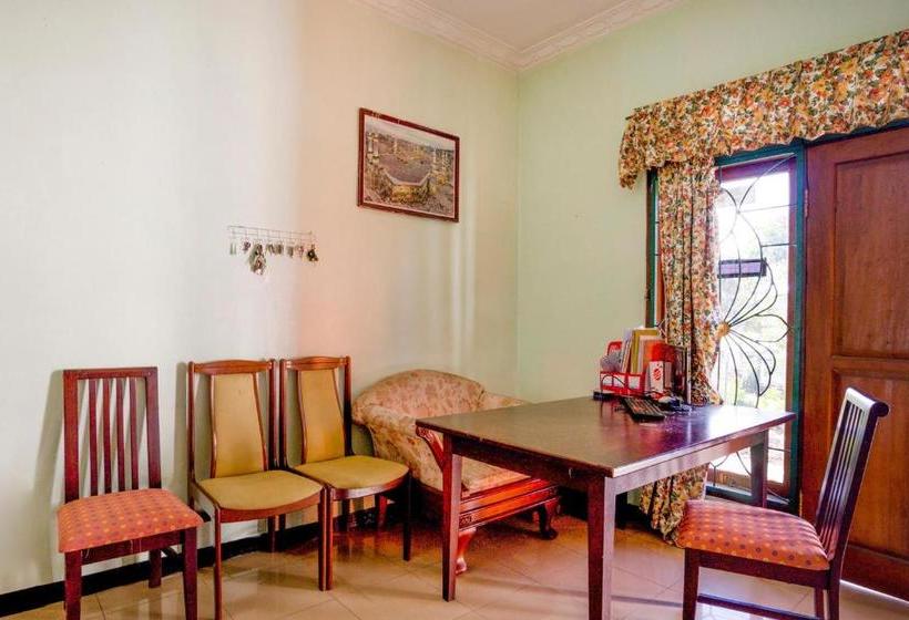 فندق Oyo 3030 Sindangsari Guest House
