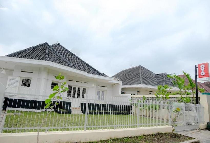 Отель Oyo 3117 Residence Selasar Syariah