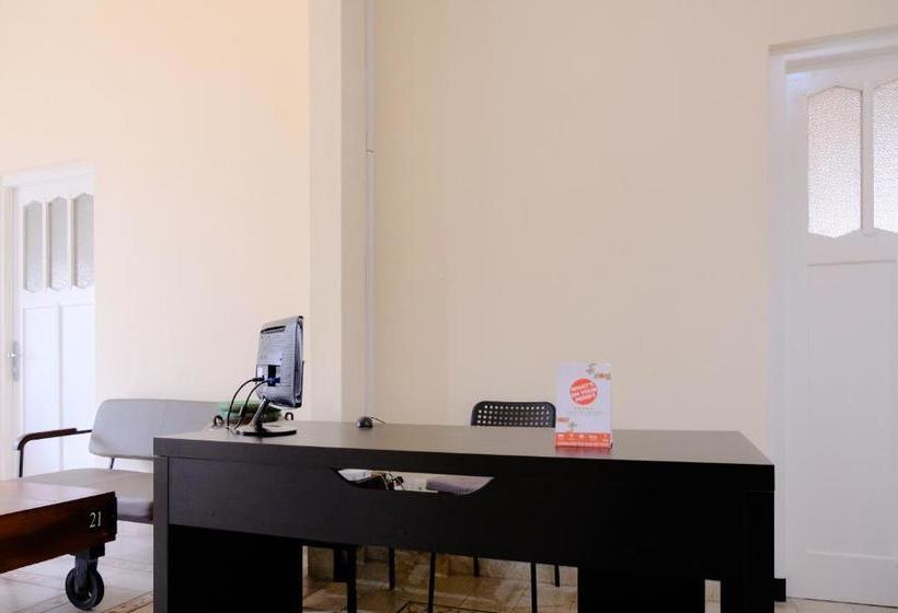 Отель Oyo 3117 Residence Selasar Syariah