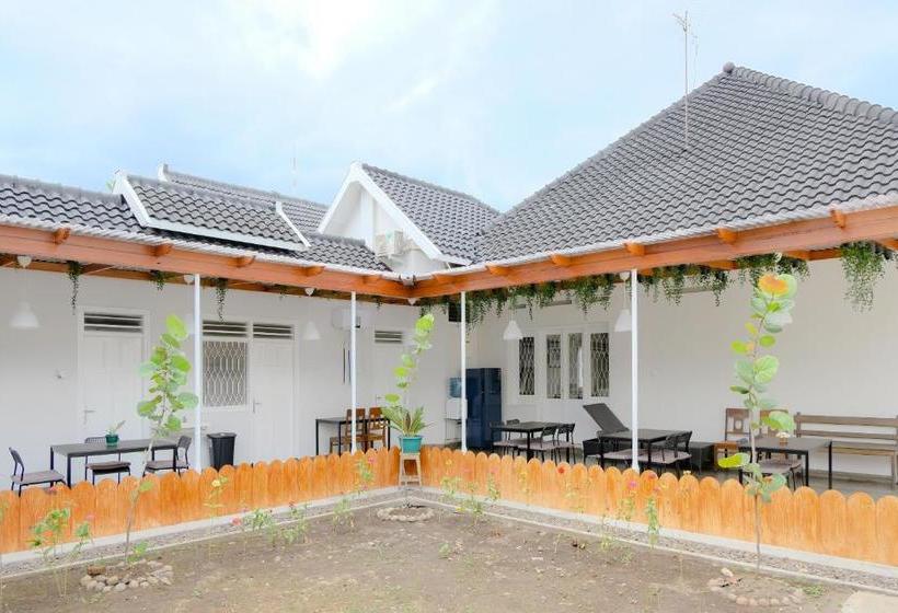 Отель Oyo 3117 Residence Selasar Syariah