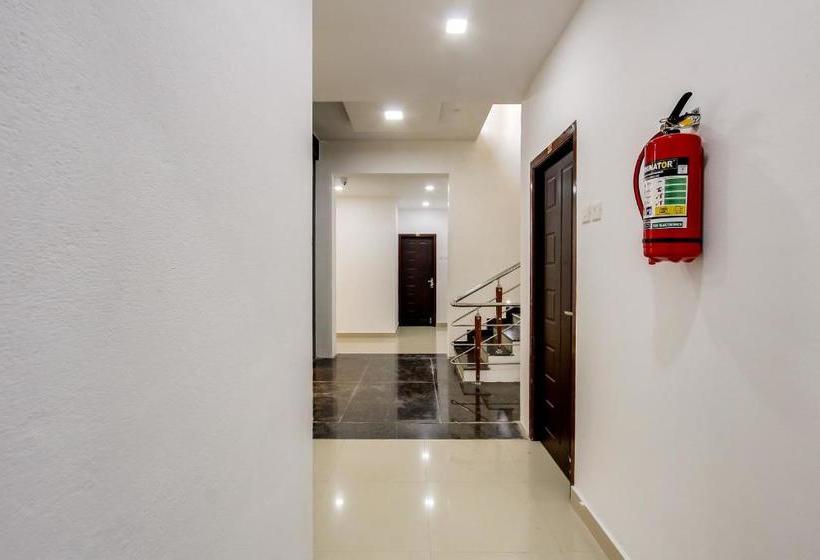 בית מלון כפרי Oyo 69625 Mayuraa Residency