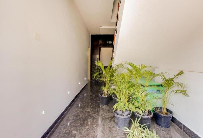 酒店 Oyo 69625 Mayuraa Residency