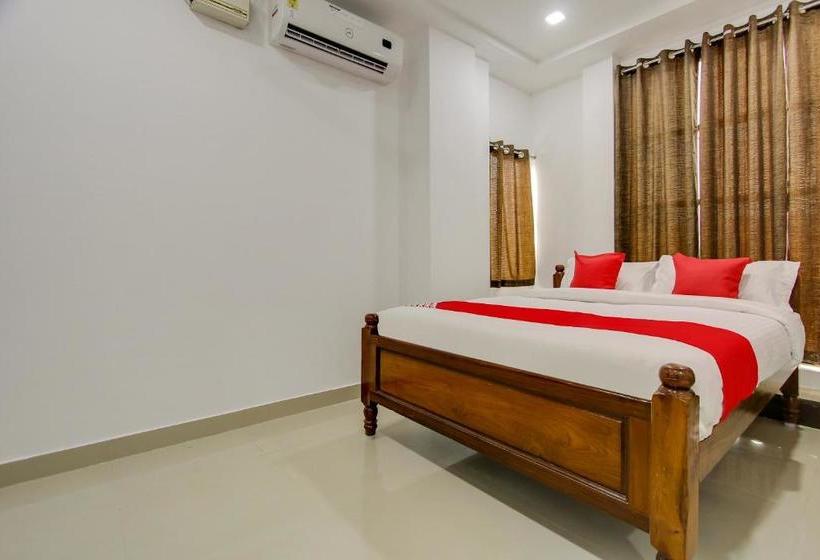 酒店 Oyo 69625 Mayuraa Residency