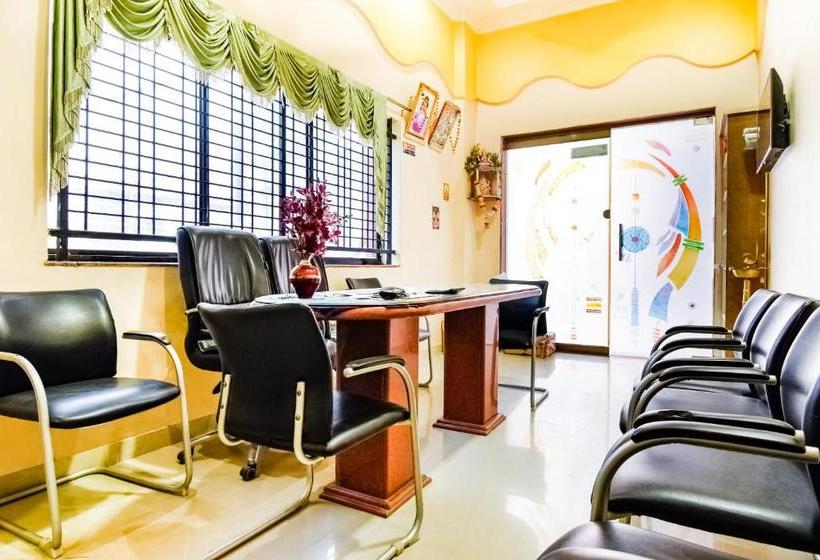 호텔 Oyo 70260 Vrundavan Grand