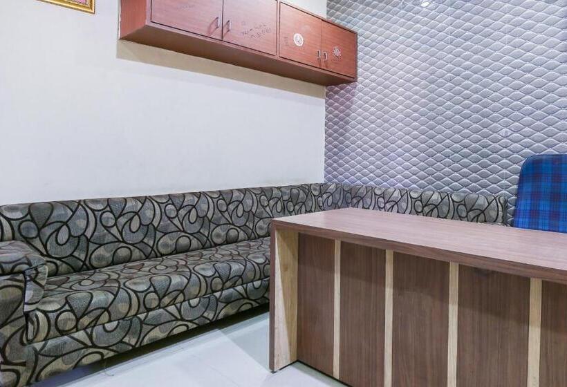 호텔 Oyo 70540  Greenacre