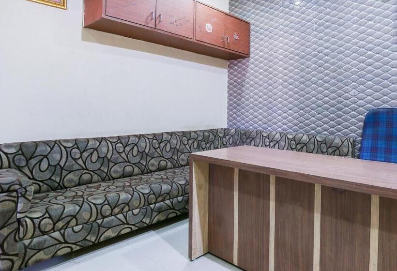 호텔 Oyo 70540  Greenacre