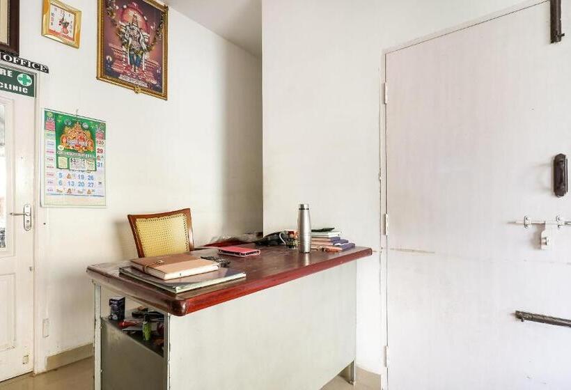 酒店 Oyo 70557 Royal Pride