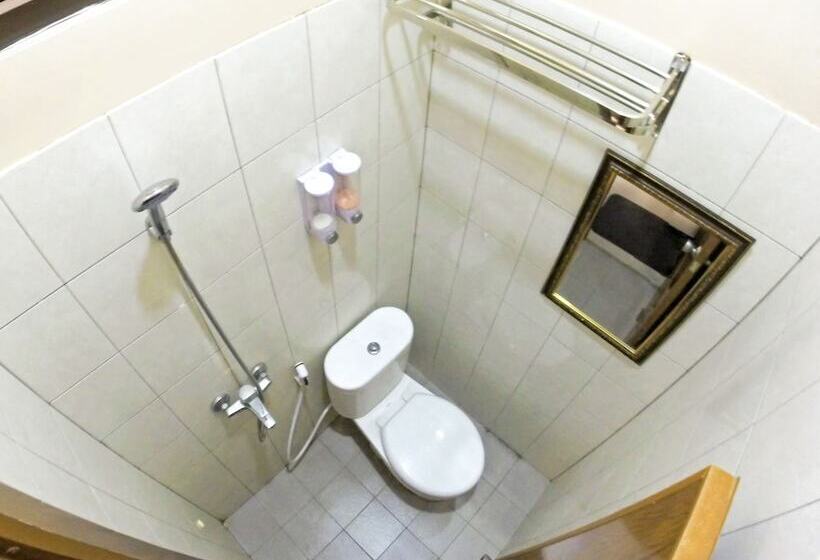 Отель Shofy Guest House Syariah 33 Subang