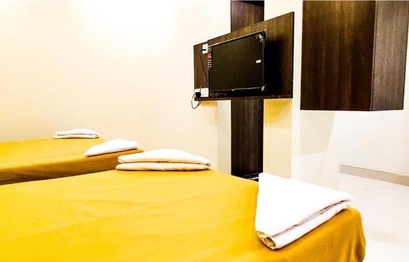 호텔 White House Inn