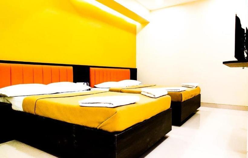 호텔 White House Inn