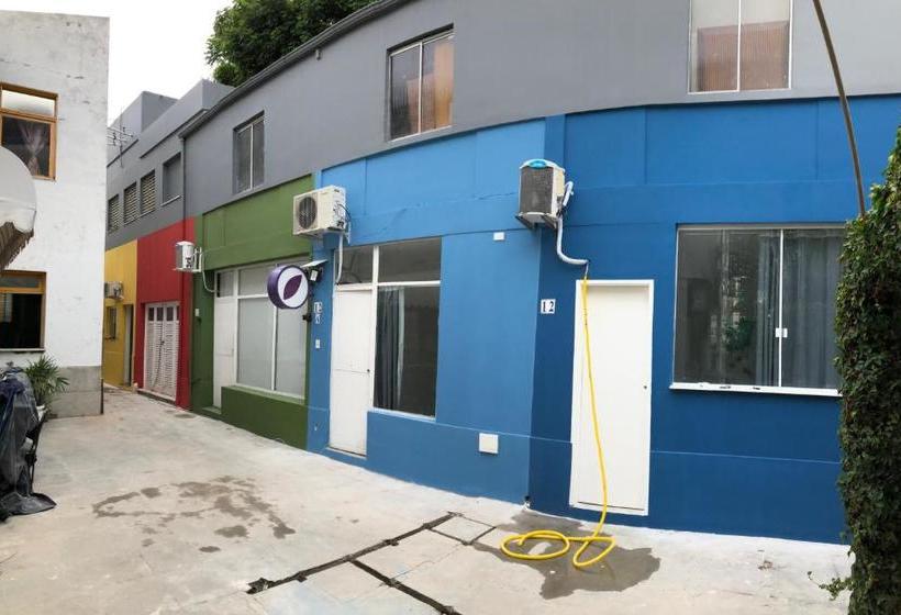 Nomads Hostel Multicultural & Coworking