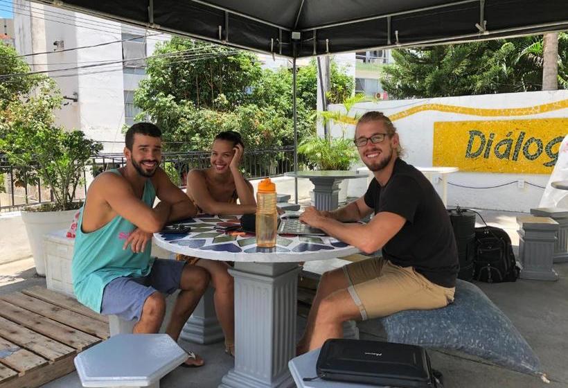 Nomads Hostel Multicultural & Coworking