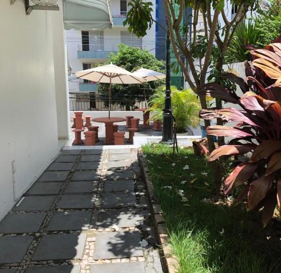 Nomads Hostel Multicultural & Coworking