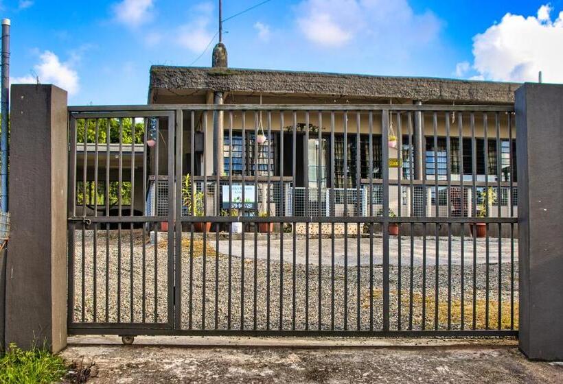 Пансион Guddy’s Riverside Cottage