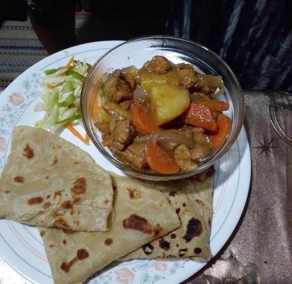 Пансион Guddy’s Riverside Cottage