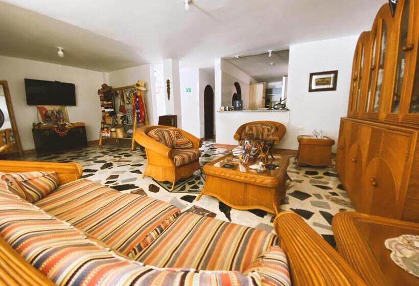 ペンション Tia Chela Hostel