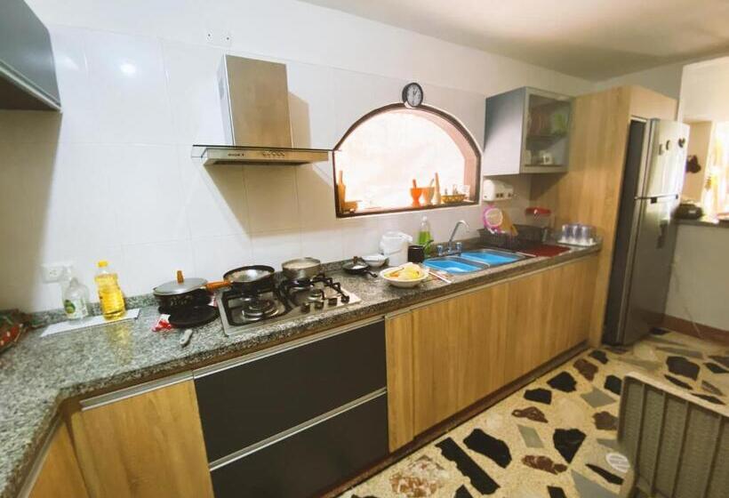 ペンション Tia Chela Hostel