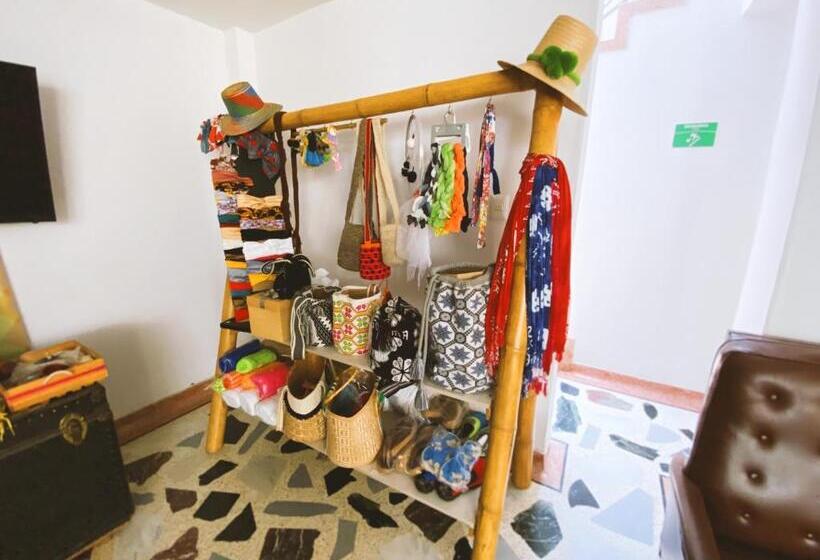 ペンション Tia Chela Hostel