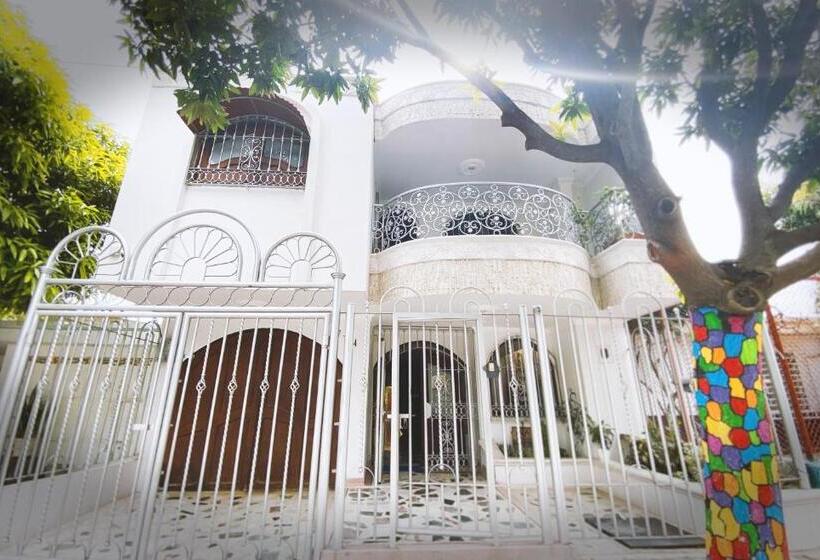 ペンション Tia Chela Hostel