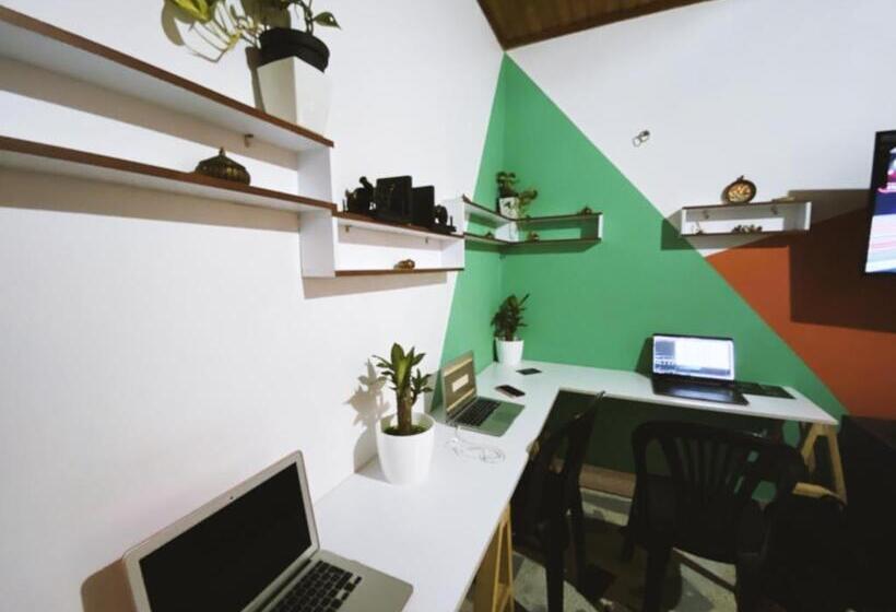 ペンション Tia Chela Hostel