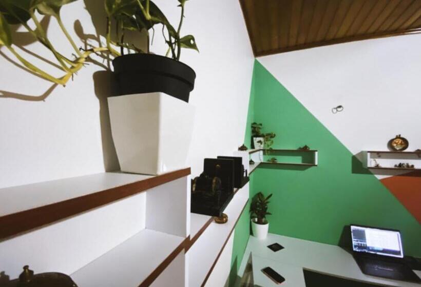 ペンション Tia Chela Hostel