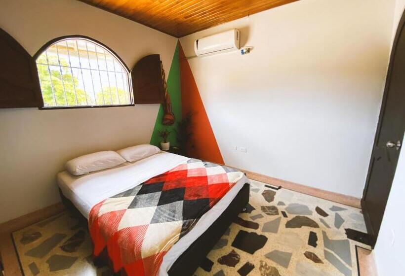 ペンション Tia Chela Hostel