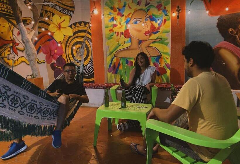 ペンション Tia Chela Hostel