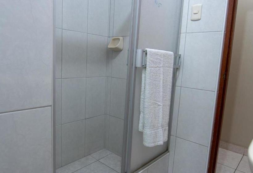 هاستل Hostal Roma