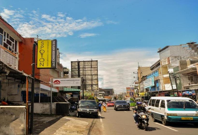 ホテル Spot On 2797 The Flash Residence