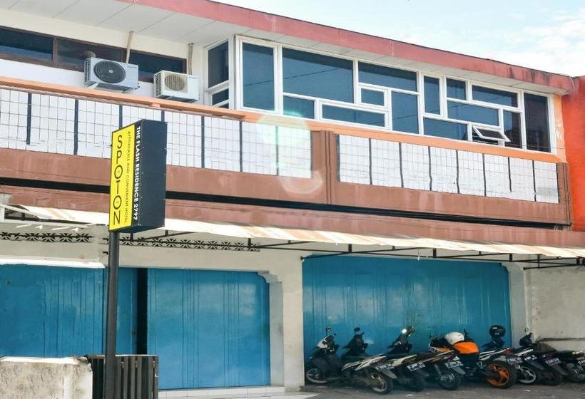 ホテル Spot On 2797 The Flash Residence