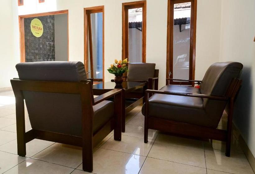 ホテル Spot On 2797 The Flash Residence