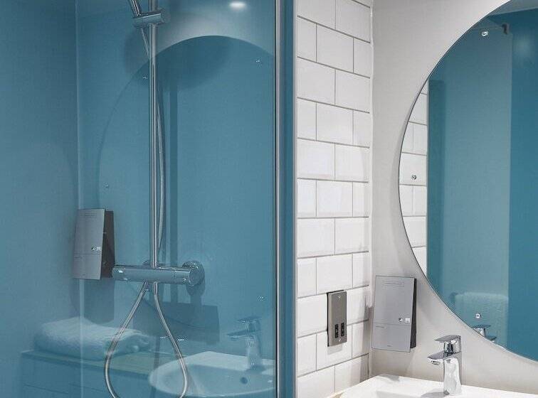 בית מלון כפרי The Churchill By Greene King Inns