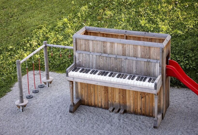 Jufa Hotel Laterns   Klangholzhus