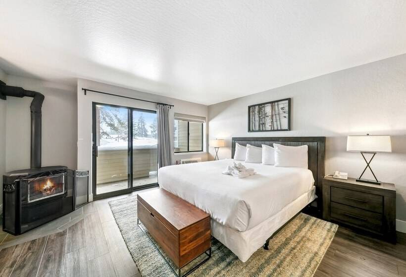 Newly Remodeled Studio At Lakeland Village Hotel Room By Redawning