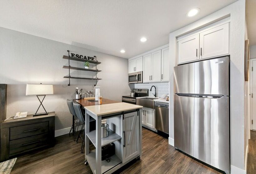 Newly Remodeled Studio At Lakeland Village Hotel Room By Redawning