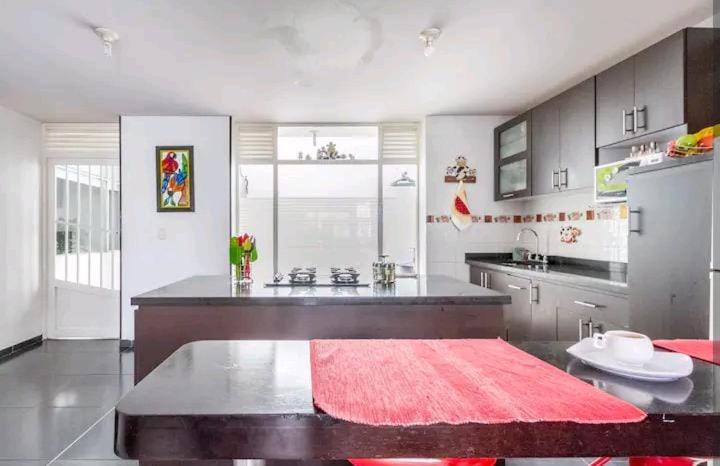 펜션 Alojamiento Cómo En Casa Cerca Al Aeropuerto!!