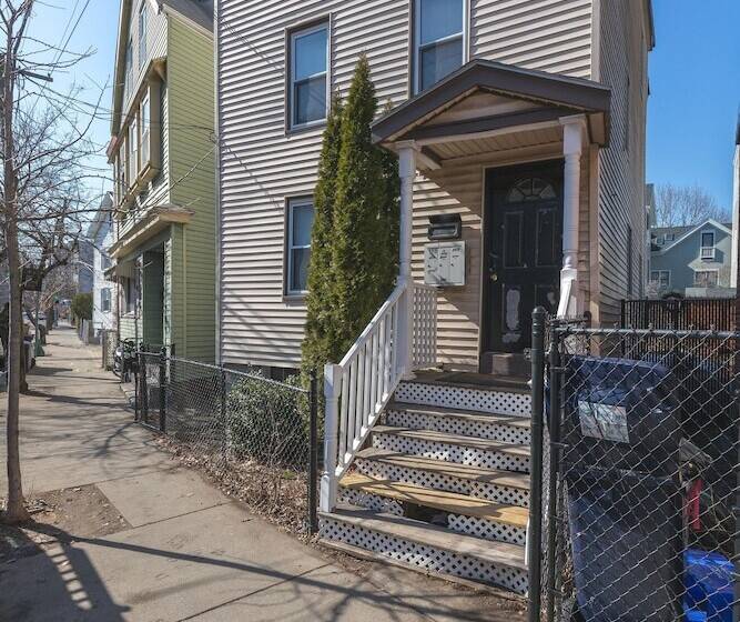 Kendall Square Apartments By Next Star