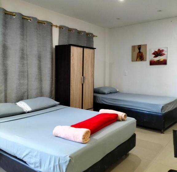 Пансион Posada Miss Joyce House