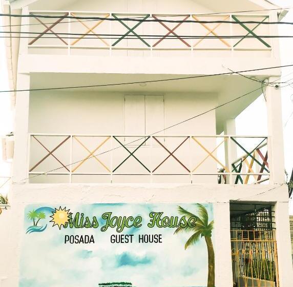 پانسیون Posada Miss Joyce House