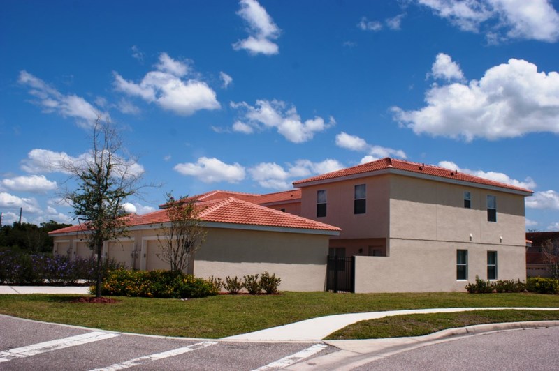 Townhome With Community Pool & Tennis  3 Br Townhouse