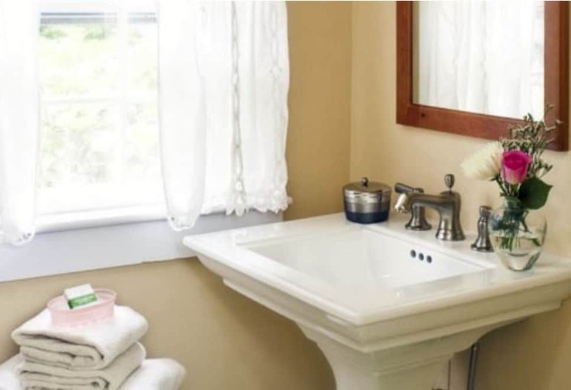 住宿加早餐  Woods Hole Passage Inn