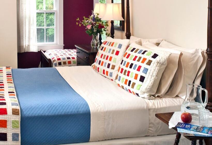 住宿加早餐  Woods Hole Passage Inn