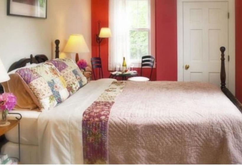 住宿加早餐  Woods Hole Passage Inn