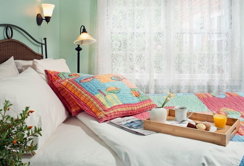 住宿加早餐  Woods Hole Passage Inn