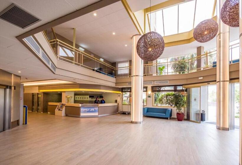 Golden Avenida Family Suites 4