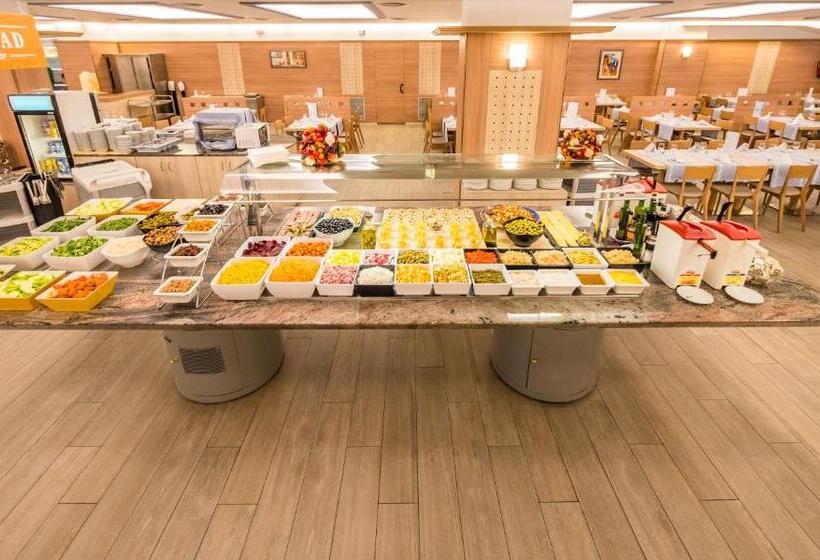 Golden Avenida Family Suites 4