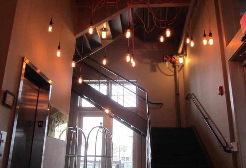 Отель Harbor House At Pier 21