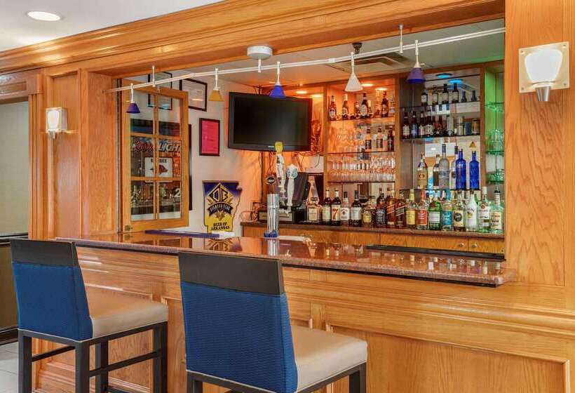 فندق Comfort Inn & Suites Airport